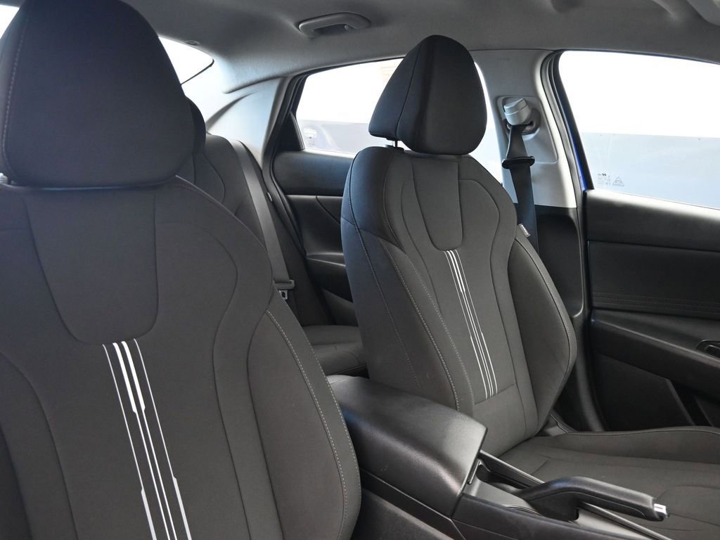 Used 2024 Hyundai Elantra SEL image 11