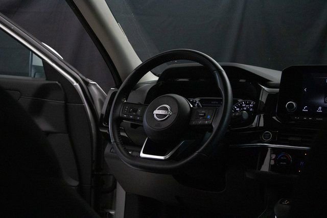 Used 2023 Nissan Pathfinder SV w/ SV Premium Package image 14