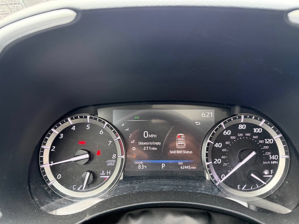 Used 2022 Toyota Highlander XLE AWD/4WD image 4