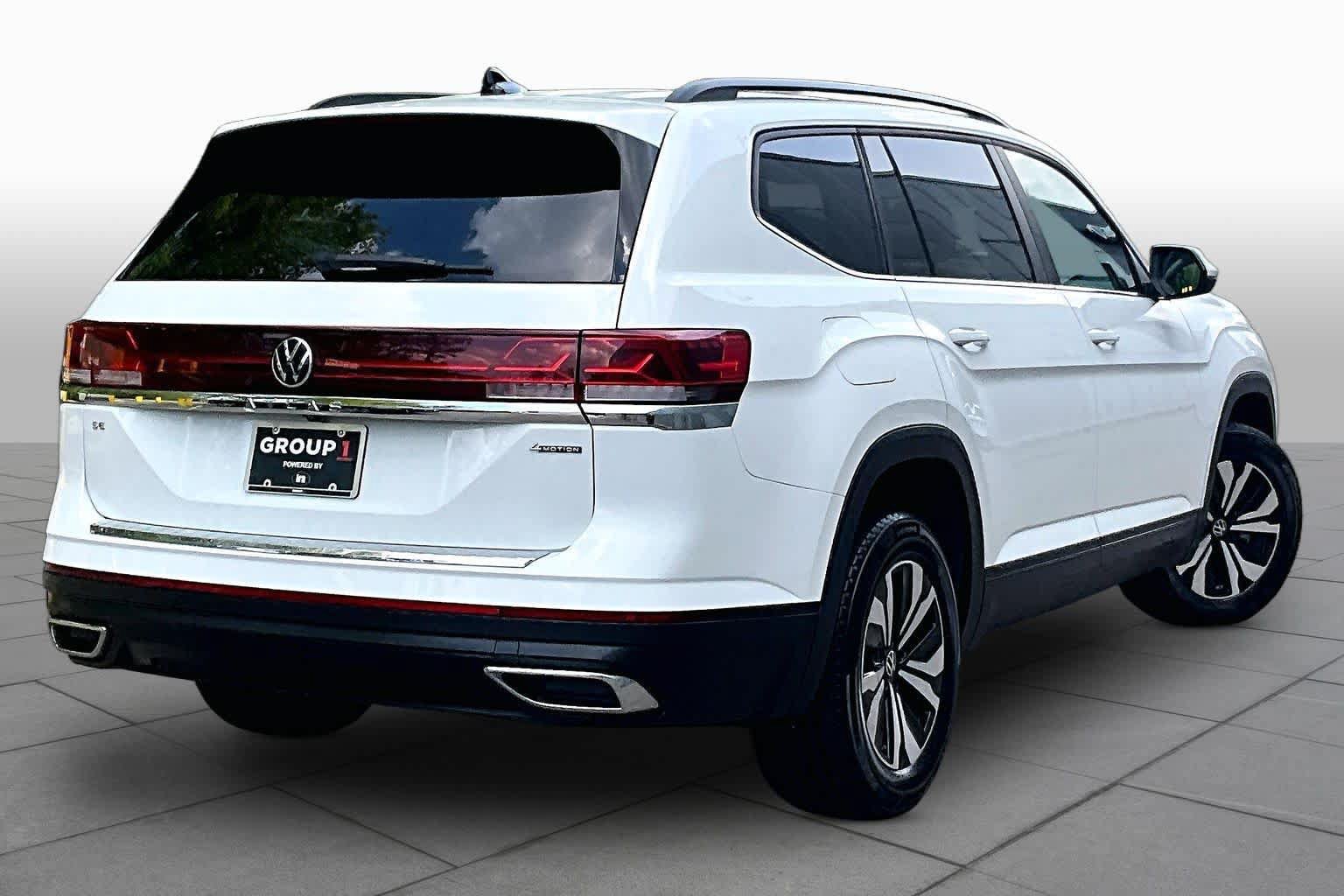 Used 2024 Volkswagen Atlas SE AWD/4WD image 13