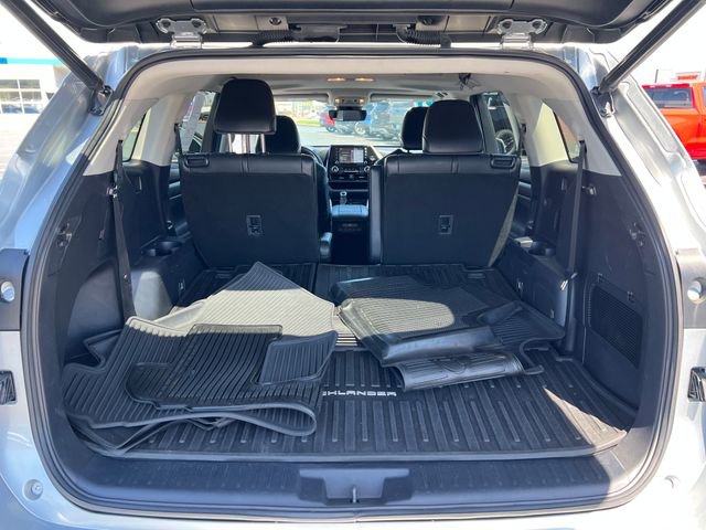 Used 2021 Toyota Highlander XLE AWD/4WD image 39