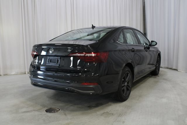 Used 2024 Volkswagen Jetta SE w/ Panoramic Sunroof Package FWD image 25