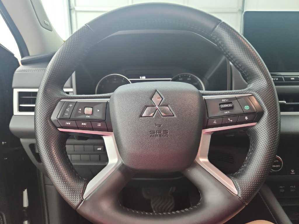 Used 2025 Mitsubishi Outlander SE AWD/4WD image 23