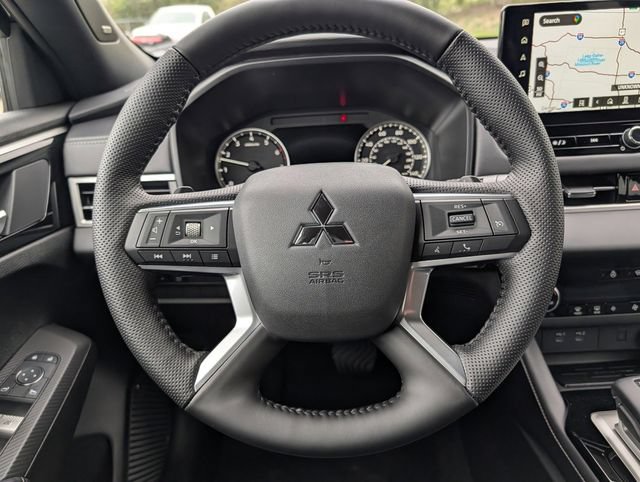 New 2026 Mitsubishi Outlander LE AWD/4WD image 8