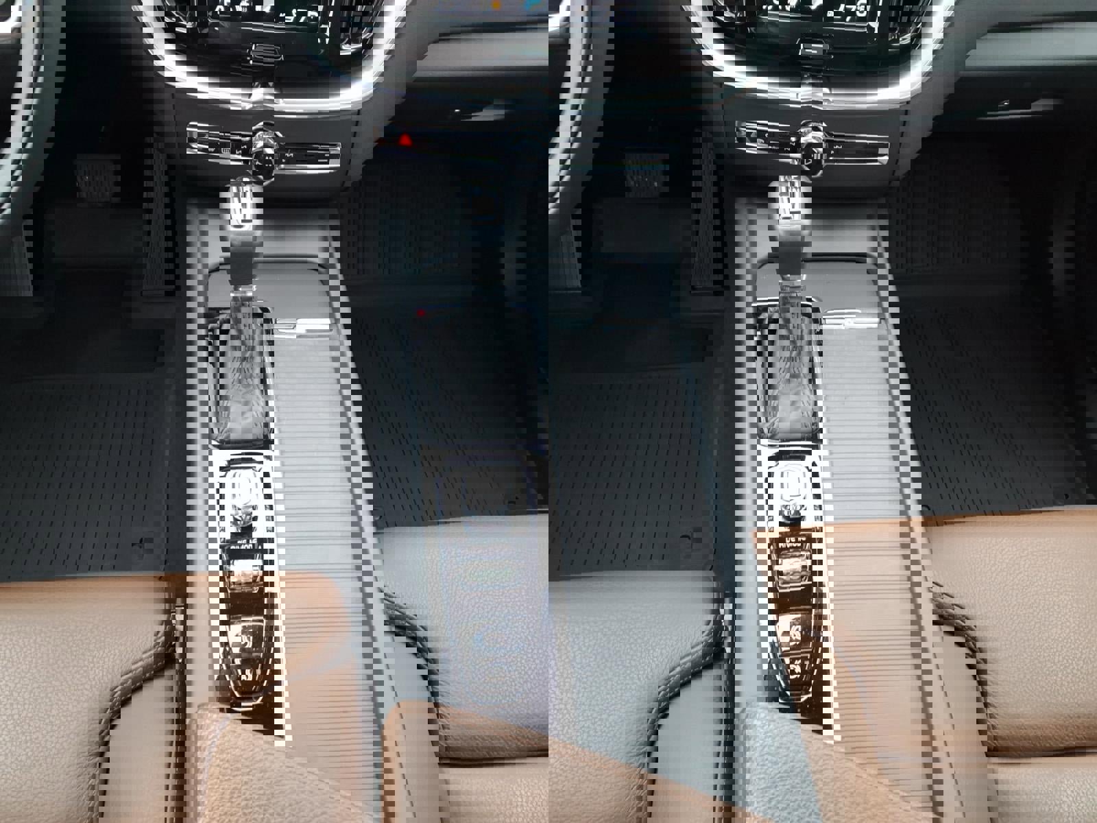 Used 2019 Volvo XC60 T5 Momentum w/ Premium Package image 13