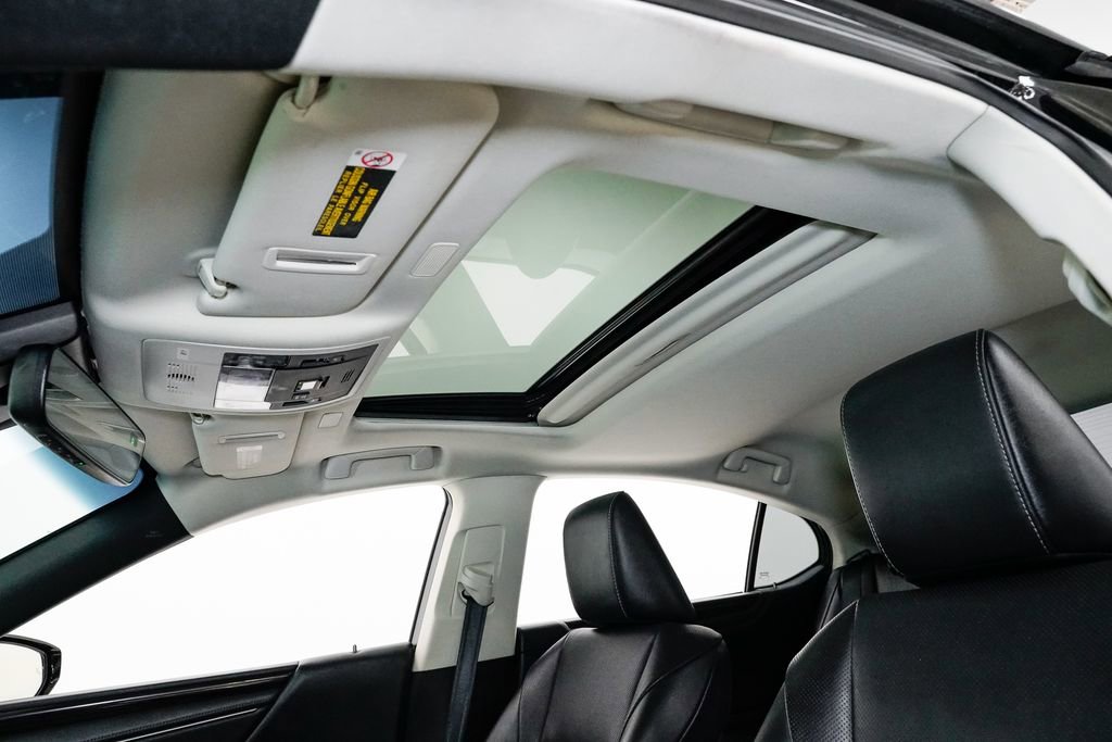 Used 2020 Lexus ES 300h 300h w/ Premium Package image 10