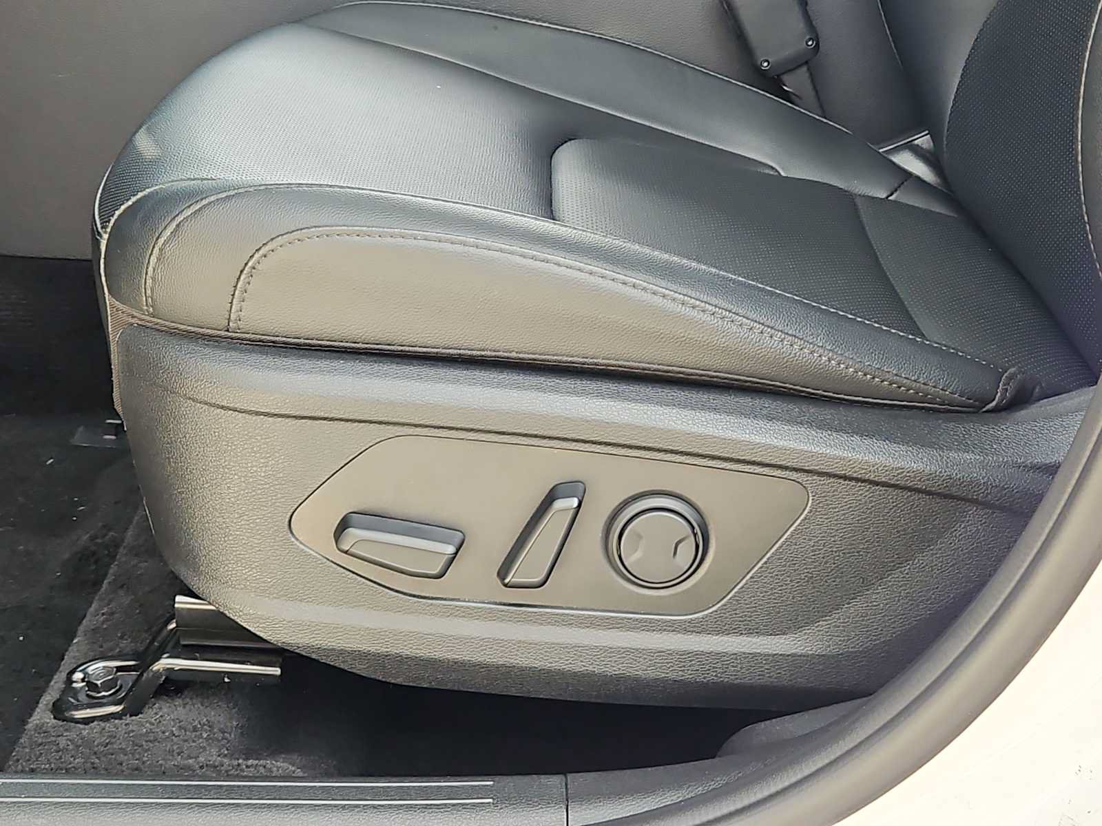 Used 2025 Kia Sportage EX FWD image 14