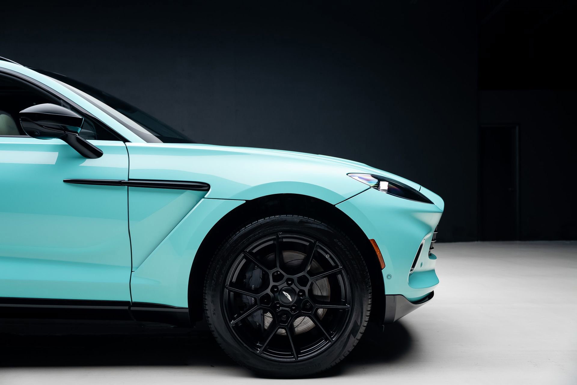 Used 2023 Aston Martin DBX AWD/4WD image 22