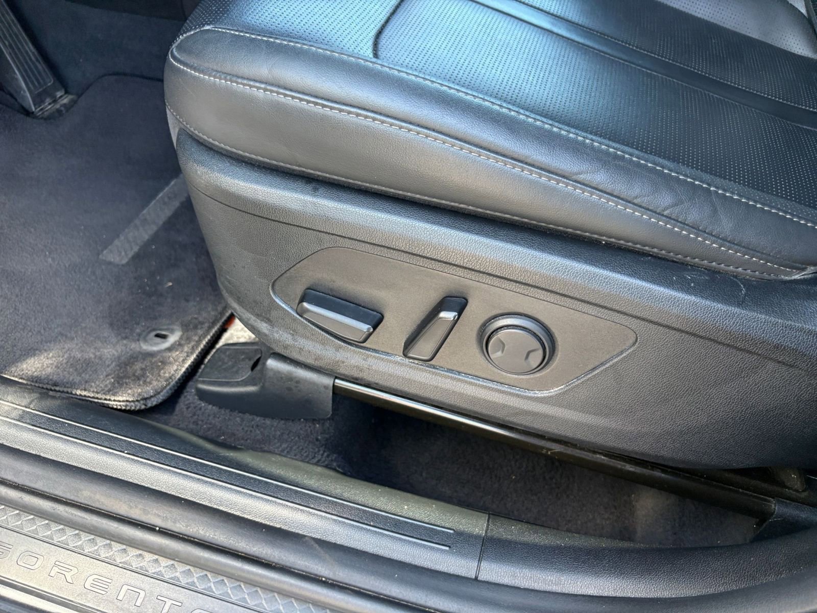 Used 2024 Kia Sorento S image 22