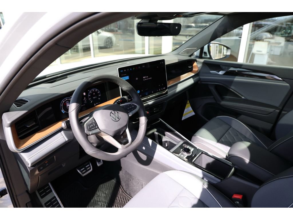 New 2026 Volkswagen Tiguan SEL R-Line image 10