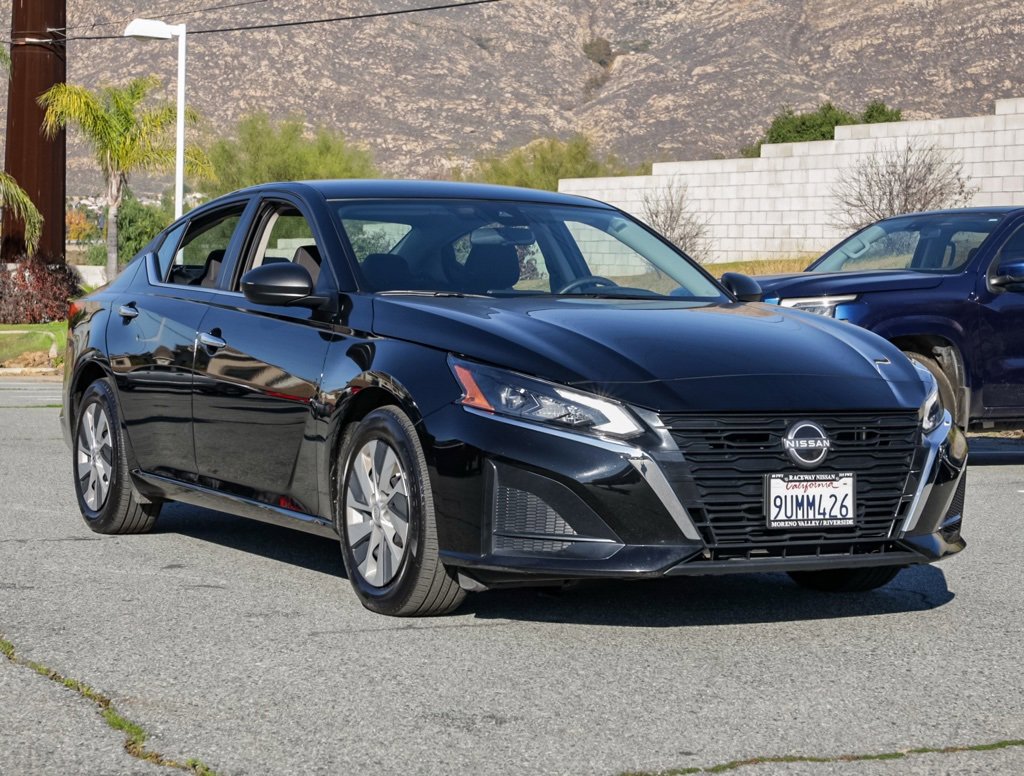 Used 2025 Nissan Altima 2.5 S image 2