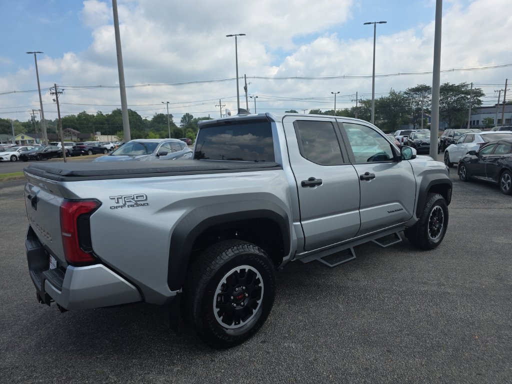 Used 2024 Toyota Tacoma TRD Off-Road AWD/4WD image 4