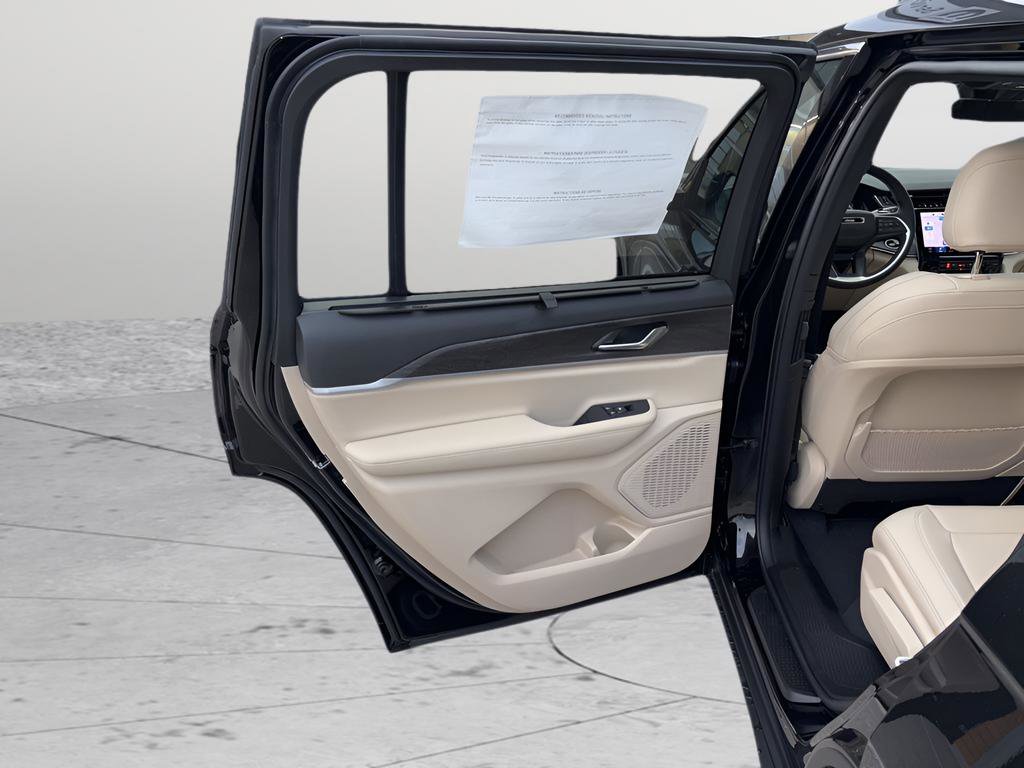 New 2025 Jeep Grand Cherokee L Limited w/ Luxury Tech Group II image 36