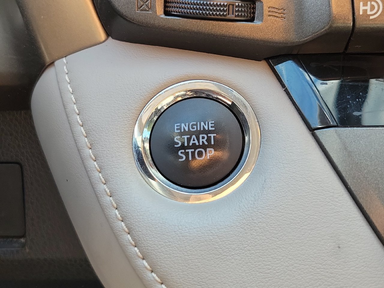 Used 2014 Toyota RAV4 Limited FWD image 29