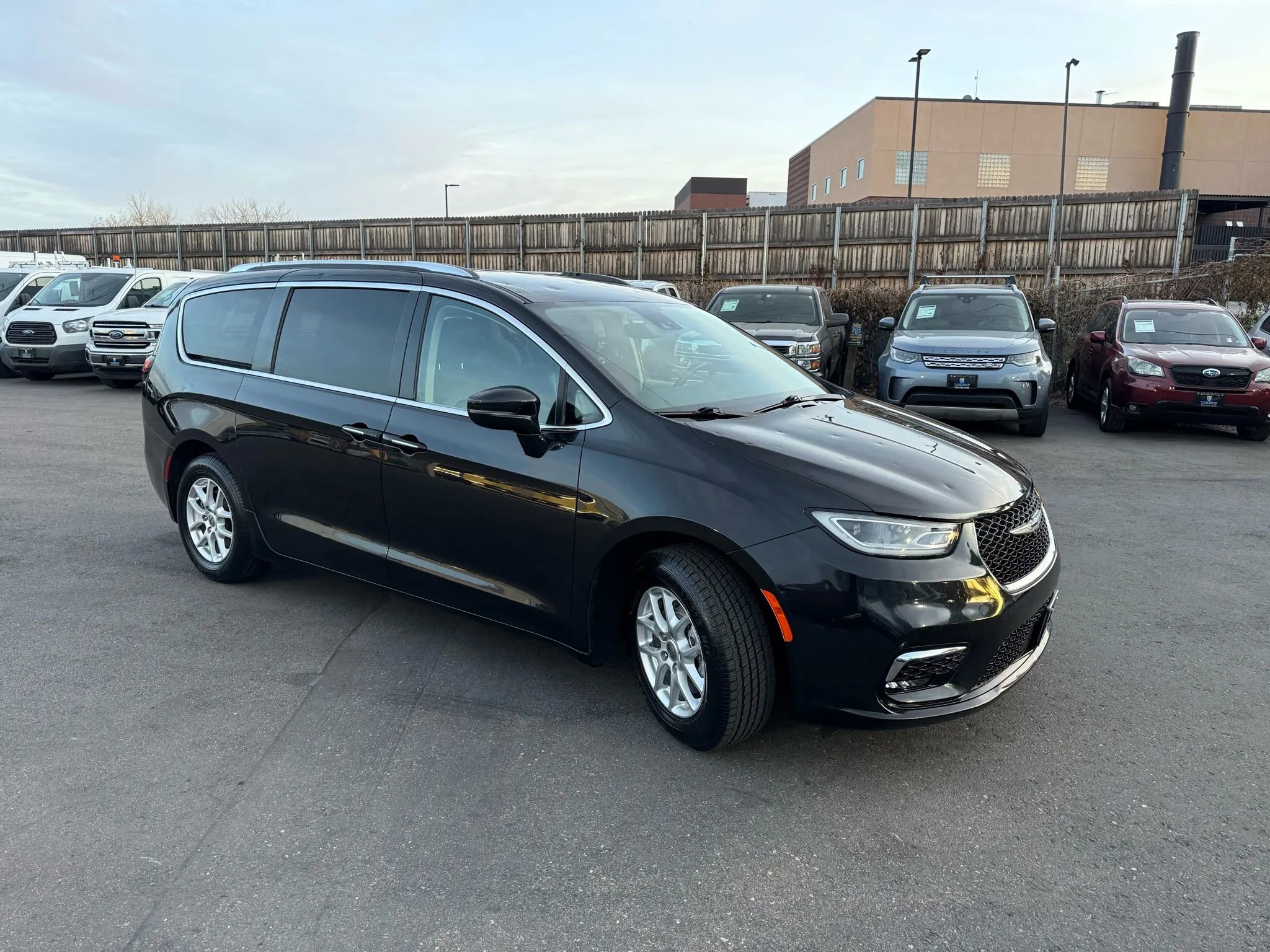 Used 2021 Chrysler Pacifica Touring-L image 10