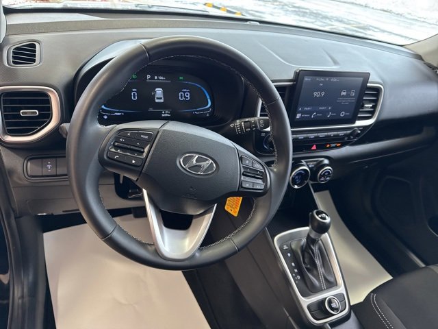 Used 2023 Hyundai Venue SEL image 15