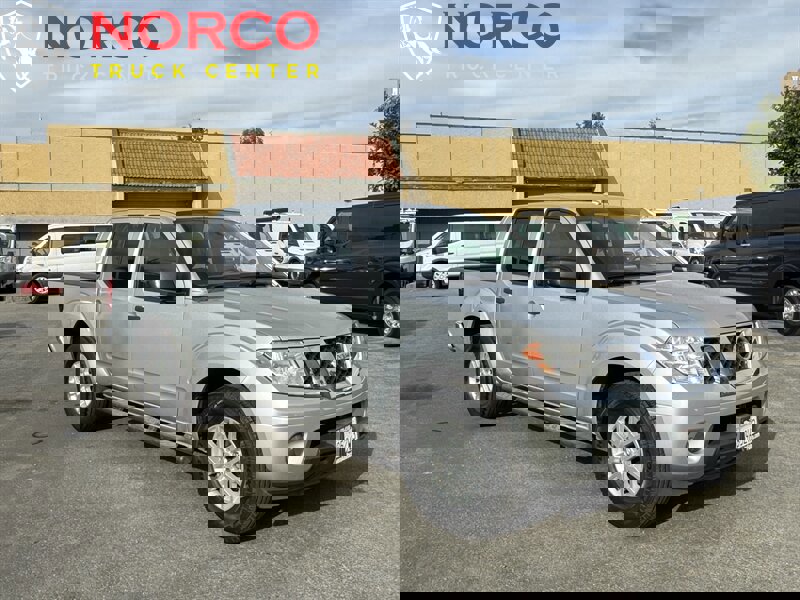 Used 2017 Nissan Frontier SV image 2