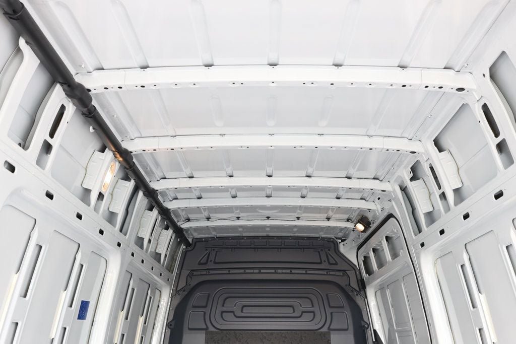 Used 2025 Mercedes-Benz Sprinter 2500 image 24
