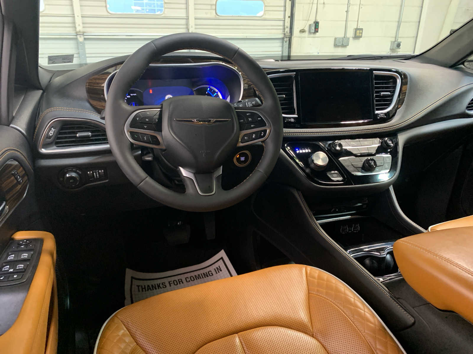 Used 2023 Chrysler Pacifica Pinnacle image 4