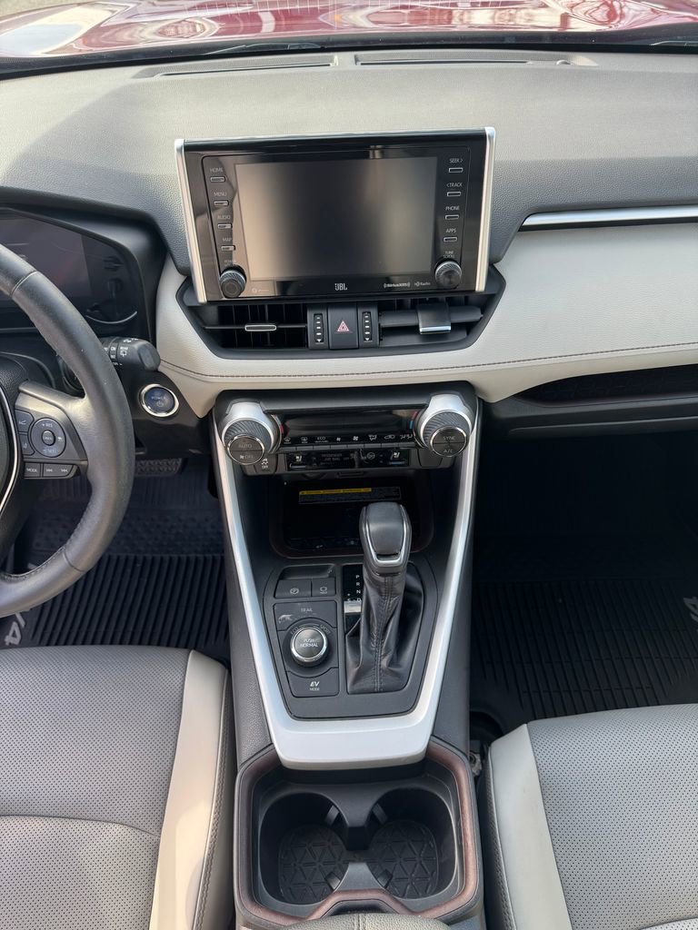 Used 2020 Toyota RAV4 Limited image 17