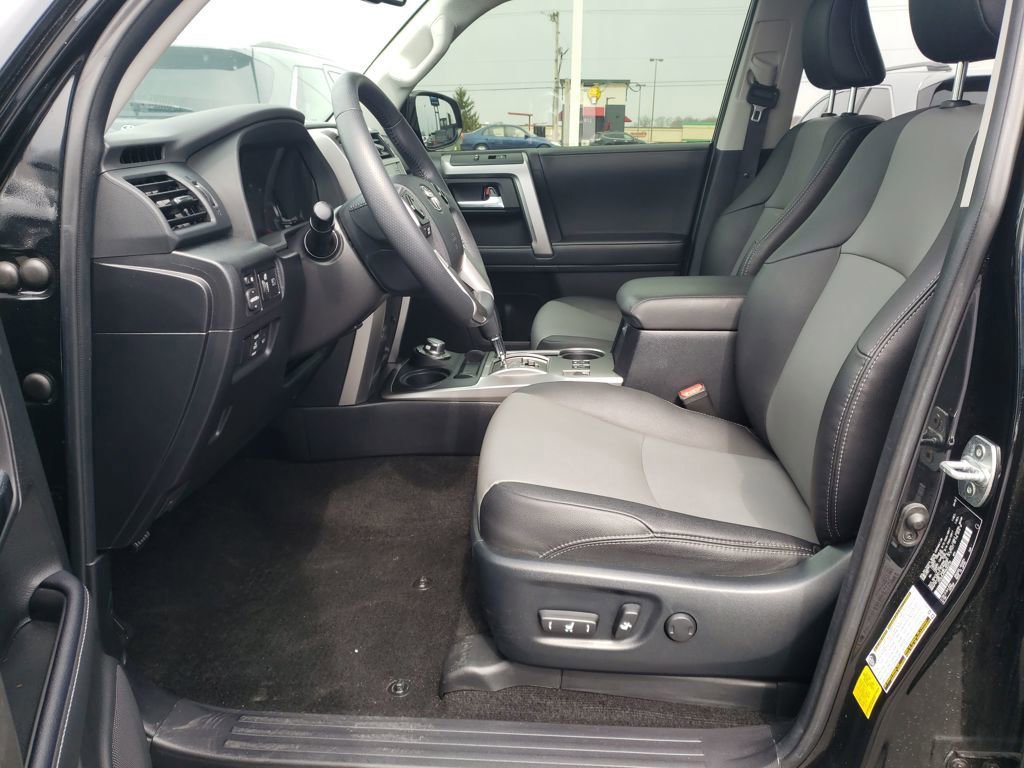 Used 2022 Toyota 4Runner SR5 Premium w/ Moonroof Package AWD/4WD image 10