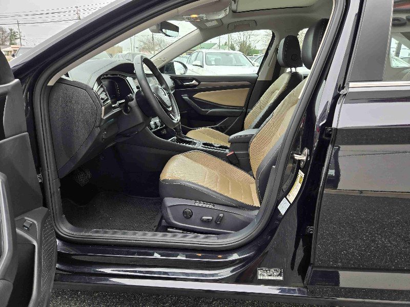 Used 2020 Volkswagen Jetta SEL Premium image 9