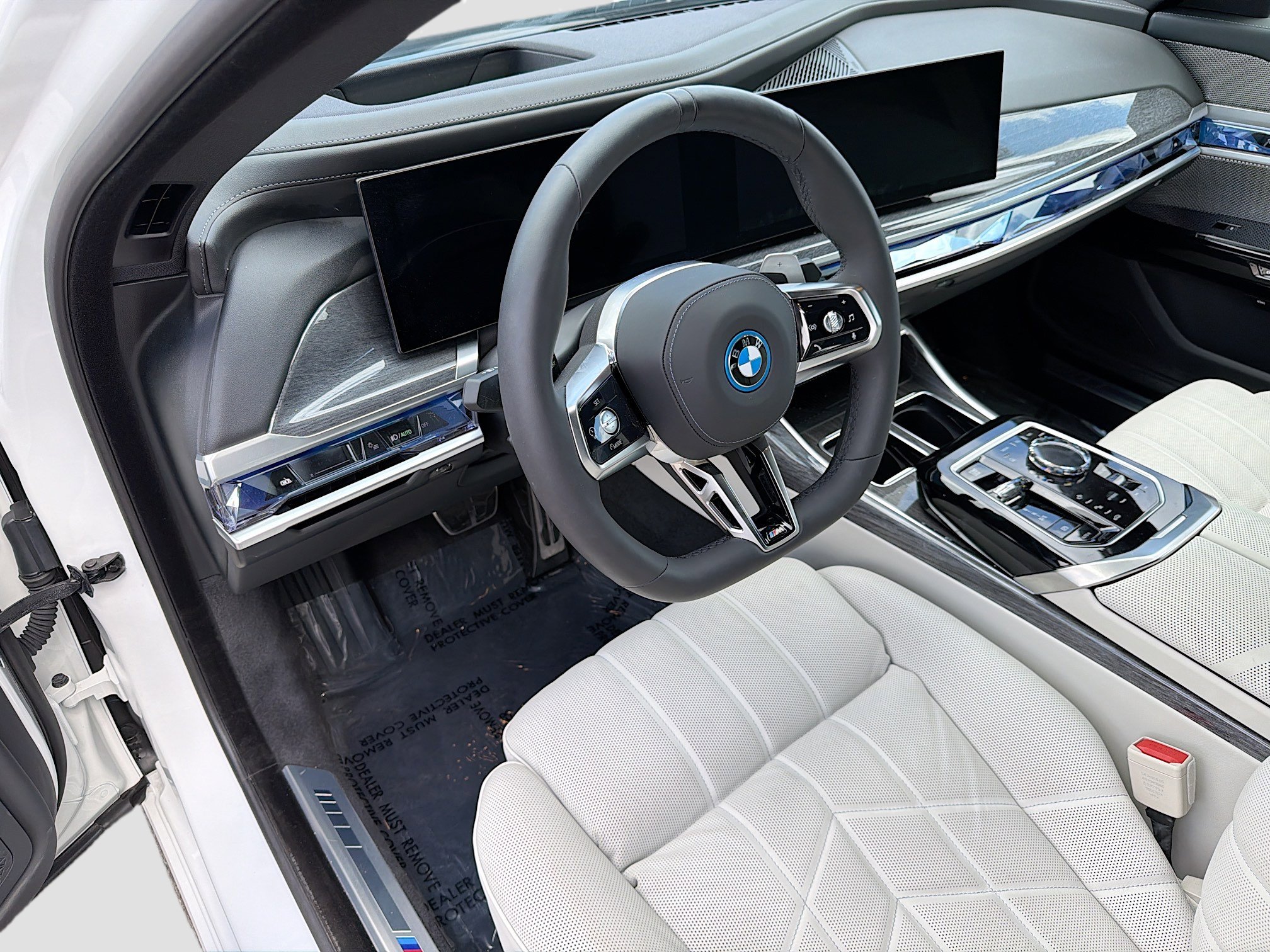 Used 2025 BMW 750e xDrive w/ Executive Package image 26