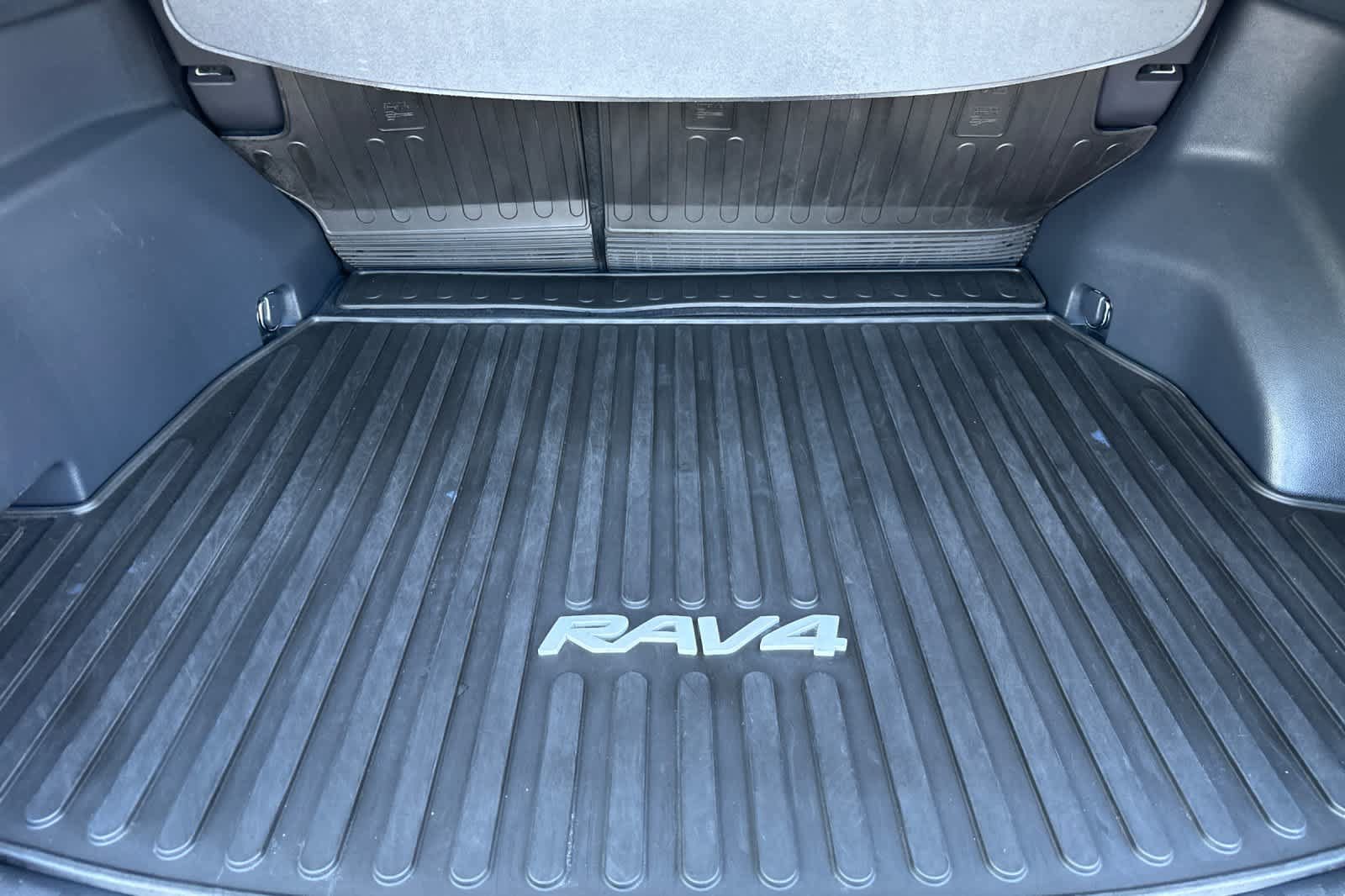 Used 2020 Toyota RAV4 Limited AWD/4WD image 16