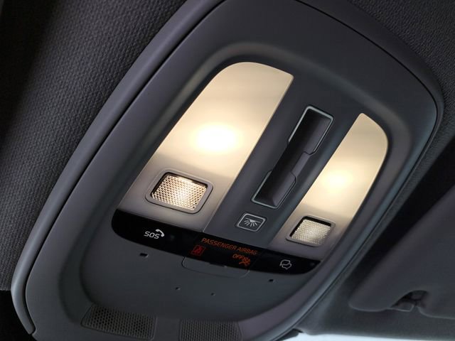 Used 2023 Volvo XC40 B5 Ultimate w/ Protection Package Premier image 17