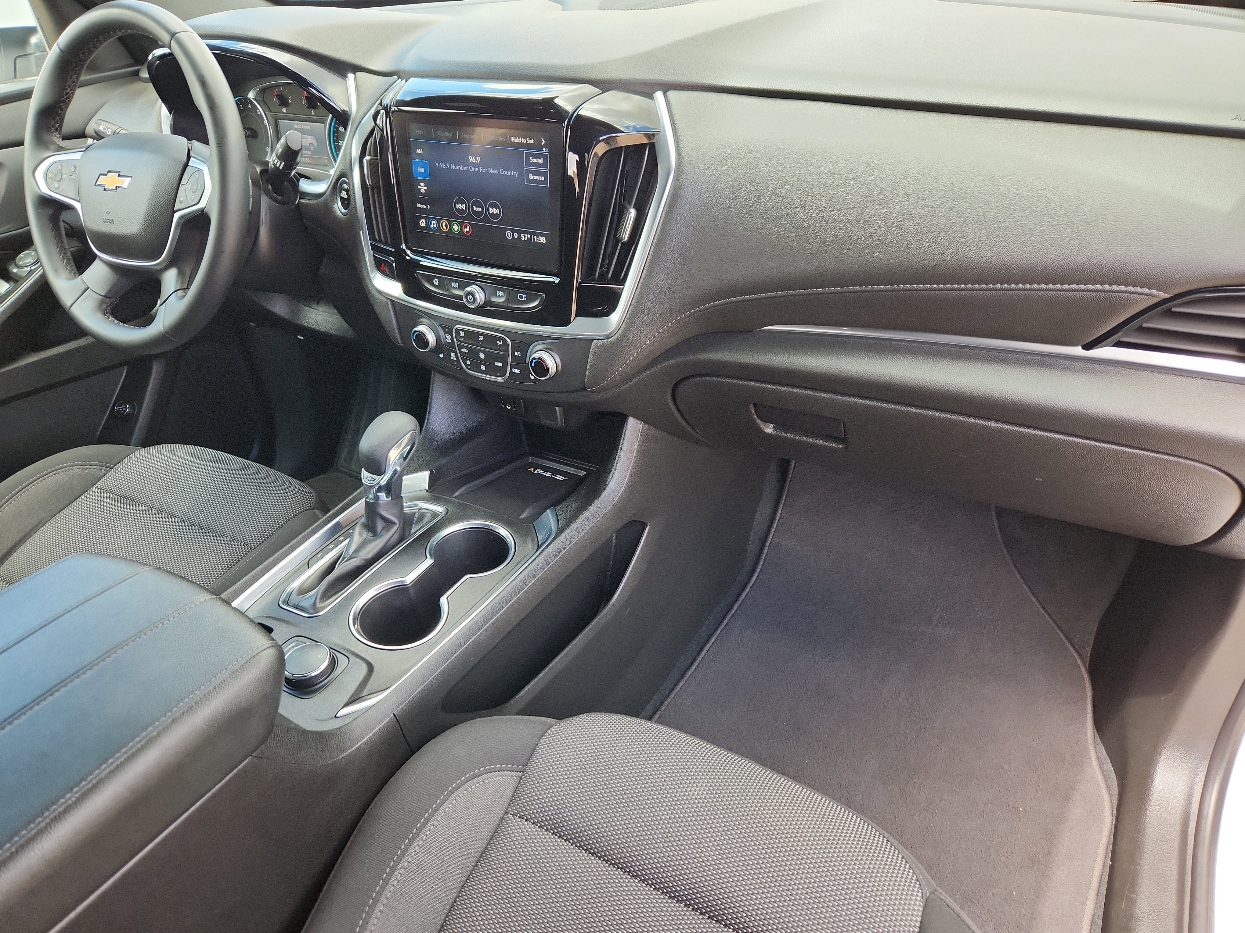 Used 2023 Chevrolet Traverse LT AWD/4WD image 19