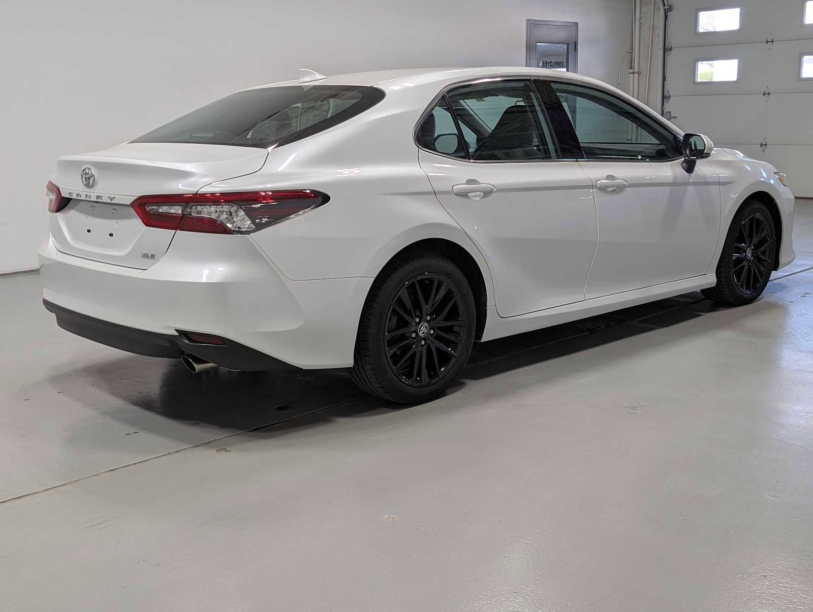 Used 2021 Toyota Camry XLE FWD image 6