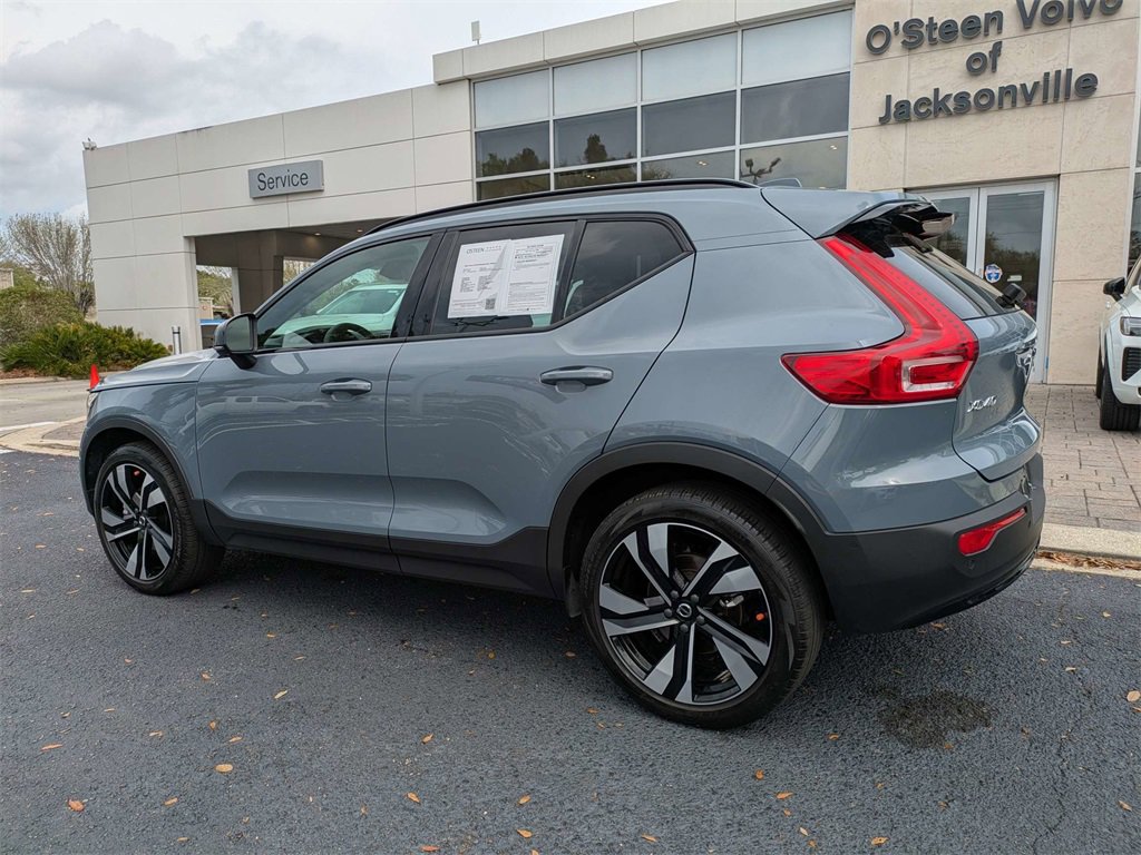 Used 2023 Volvo XC40 B5 Ultimate image 4