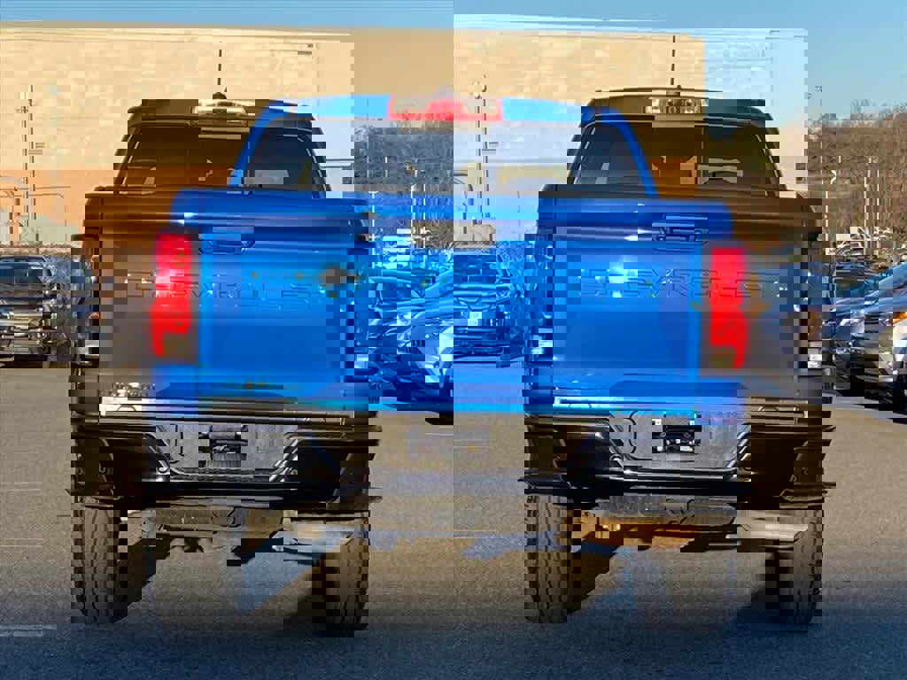 Used 2023 Chevrolet Colorado Z71 w/ Z71 Convenience Package 2 image 4