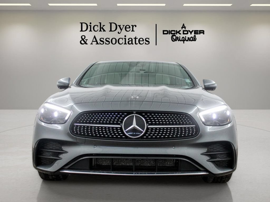 Used 2023 Mercedes-Benz E 350 4MATIC Sedan image 4