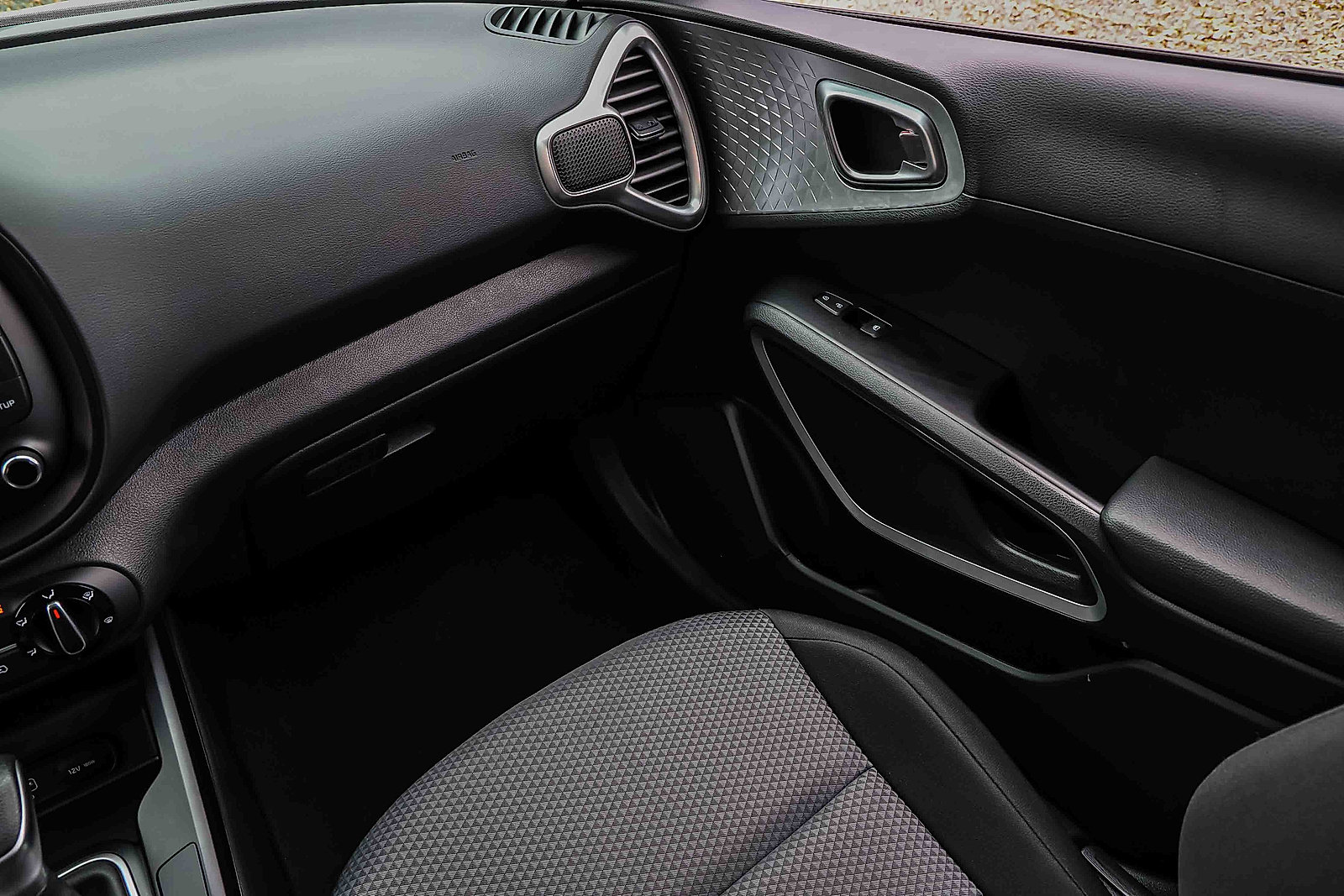 Certified 2025 Kia Soul LX w/ LX Technology Package image 17