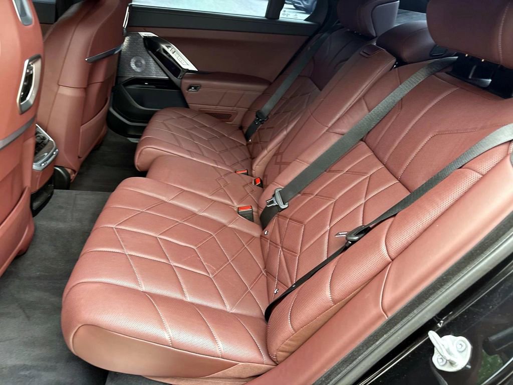 Used 2023 BMW 760i xDrive w/ Executive Package AWD/4WD image 31