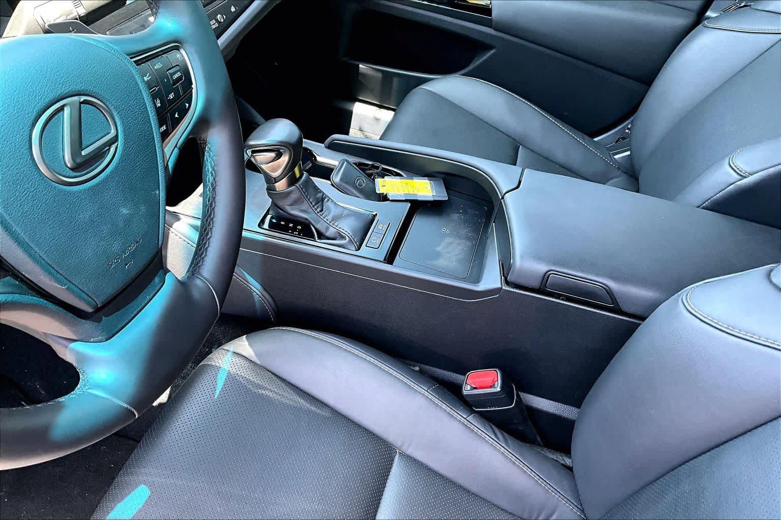 Used 2025 Lexus ES 300h w/ Premium Package FWD image 16