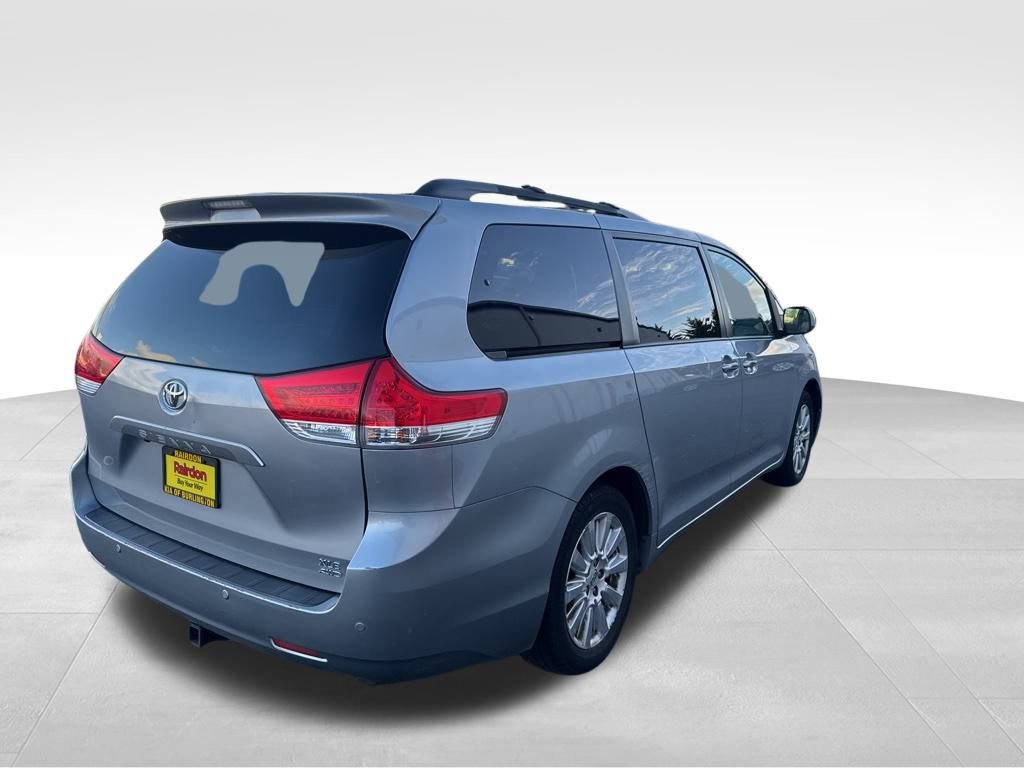 Used 2012 Toyota Sienna XLE image 36