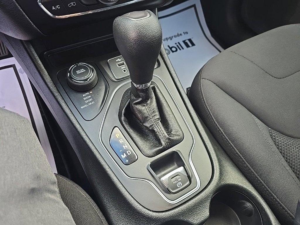 Used 2019 Jeep Cherokee Latitude w/ Cold Weather Group image 20