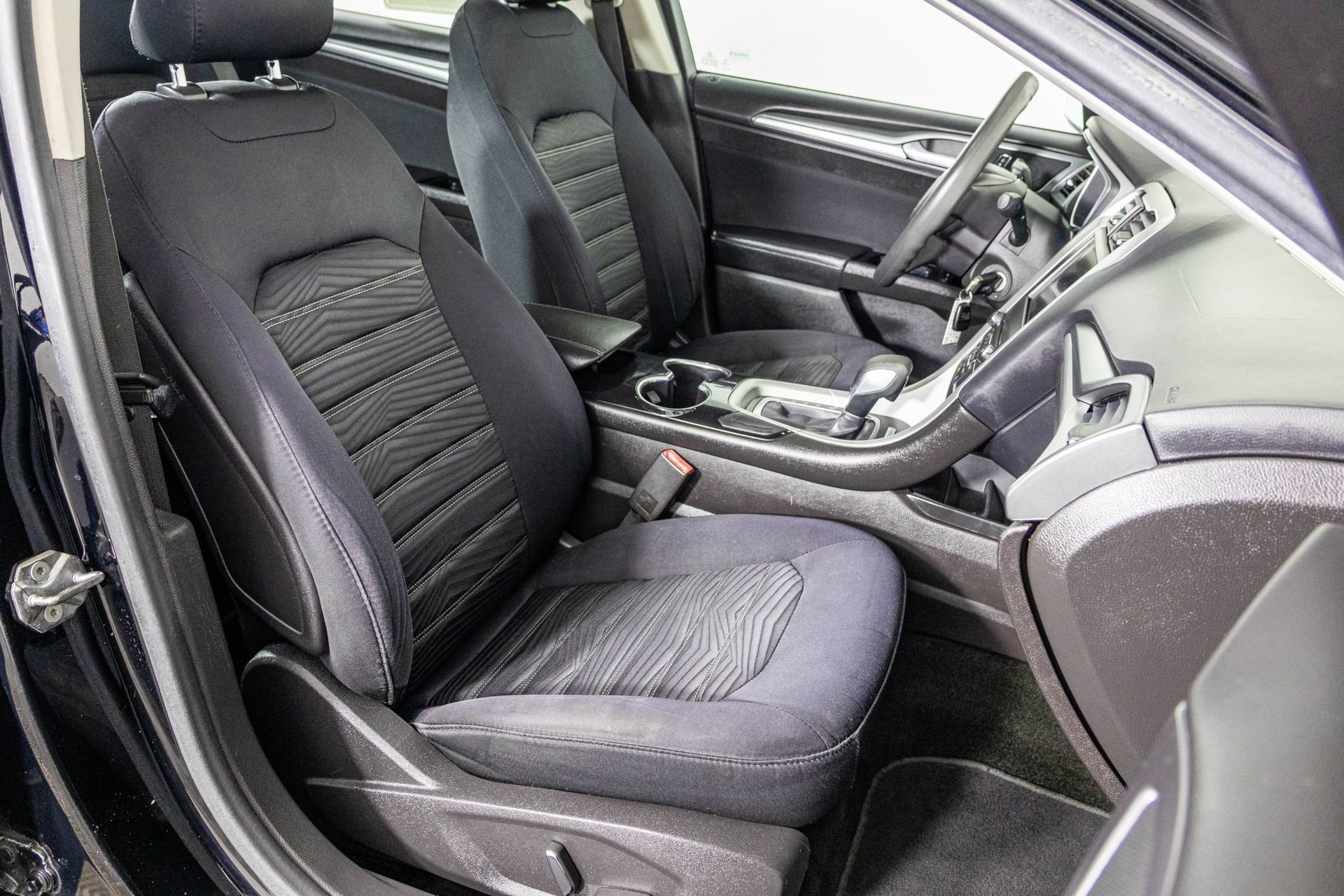 Used 2016 Ford Fusion SE FWD image 42