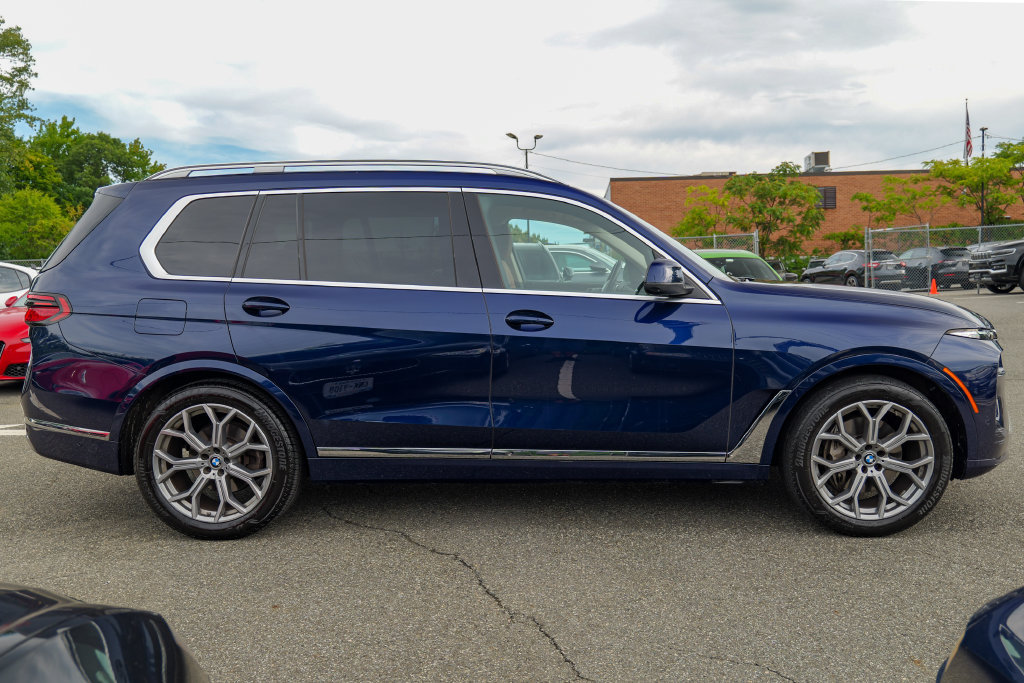 Used 2024 BMW X7 xDrive40i w/ Premium Package AWD/4WD image 8