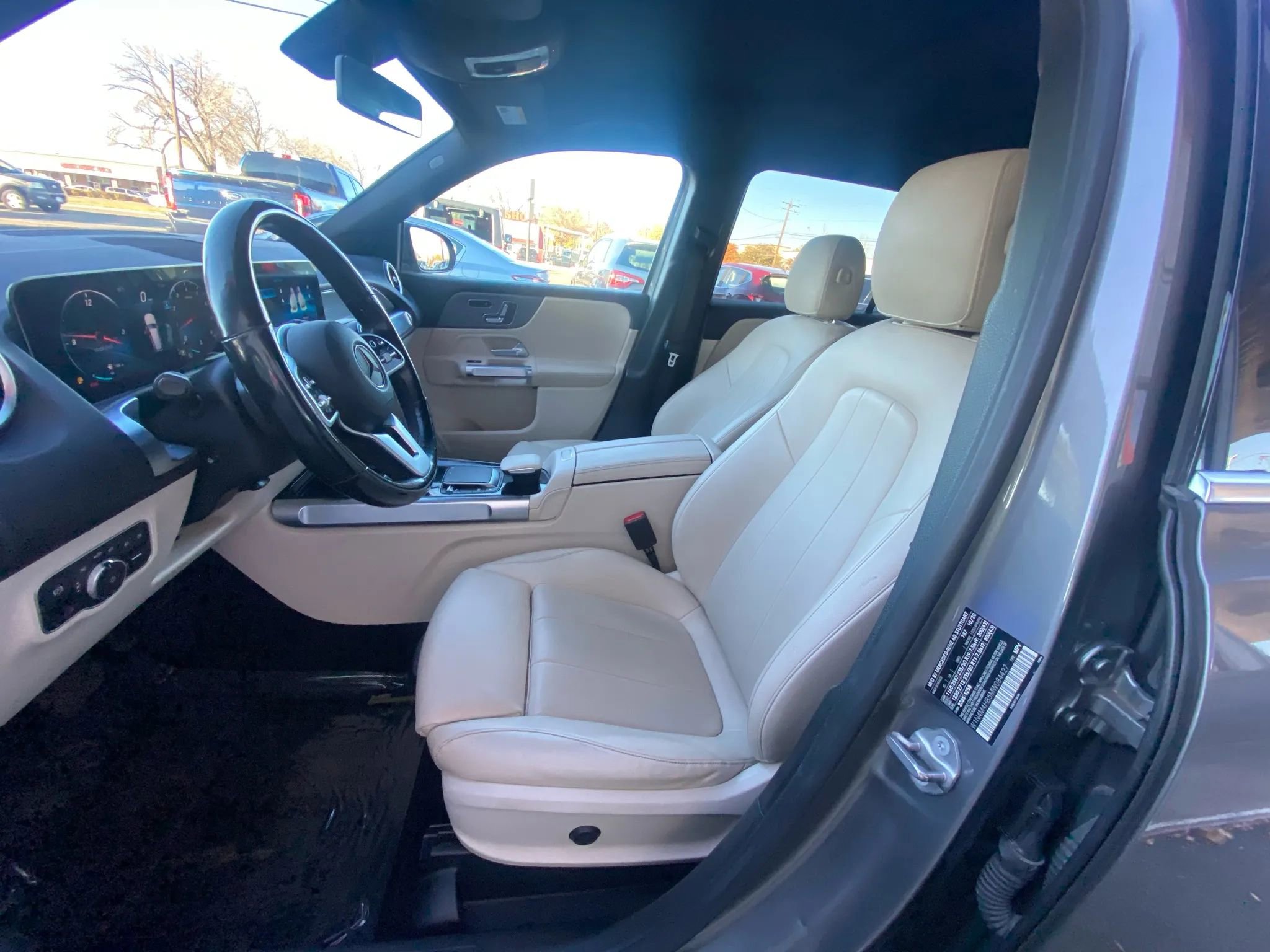 Used 2021 Mercedes-Benz GLB 250 4MATIC image 8