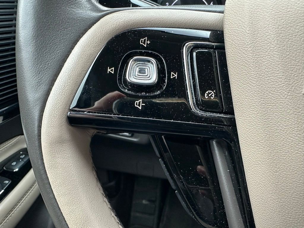 Used 2022 Lincoln Corsair AWD w/ Premium Package image 31