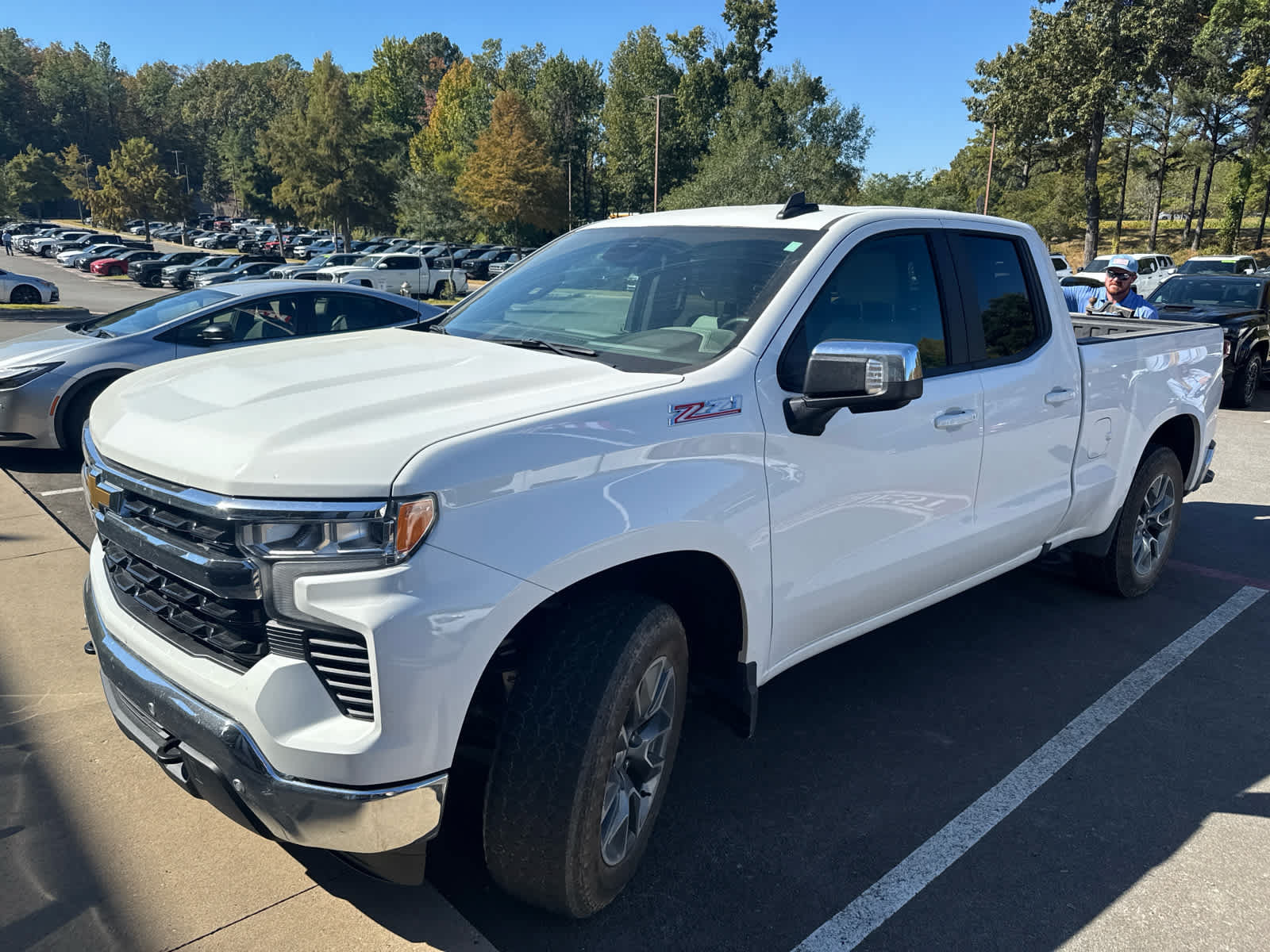 Used 2025 Chevrolet Silverado 1500 LT AWD/4WD image 2