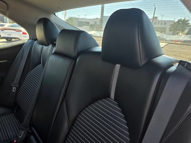 Used 2022 Toyota Camry SE FWD image 12