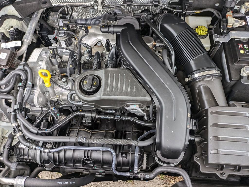 Used 2024 Volkswagen Taos SE image 34