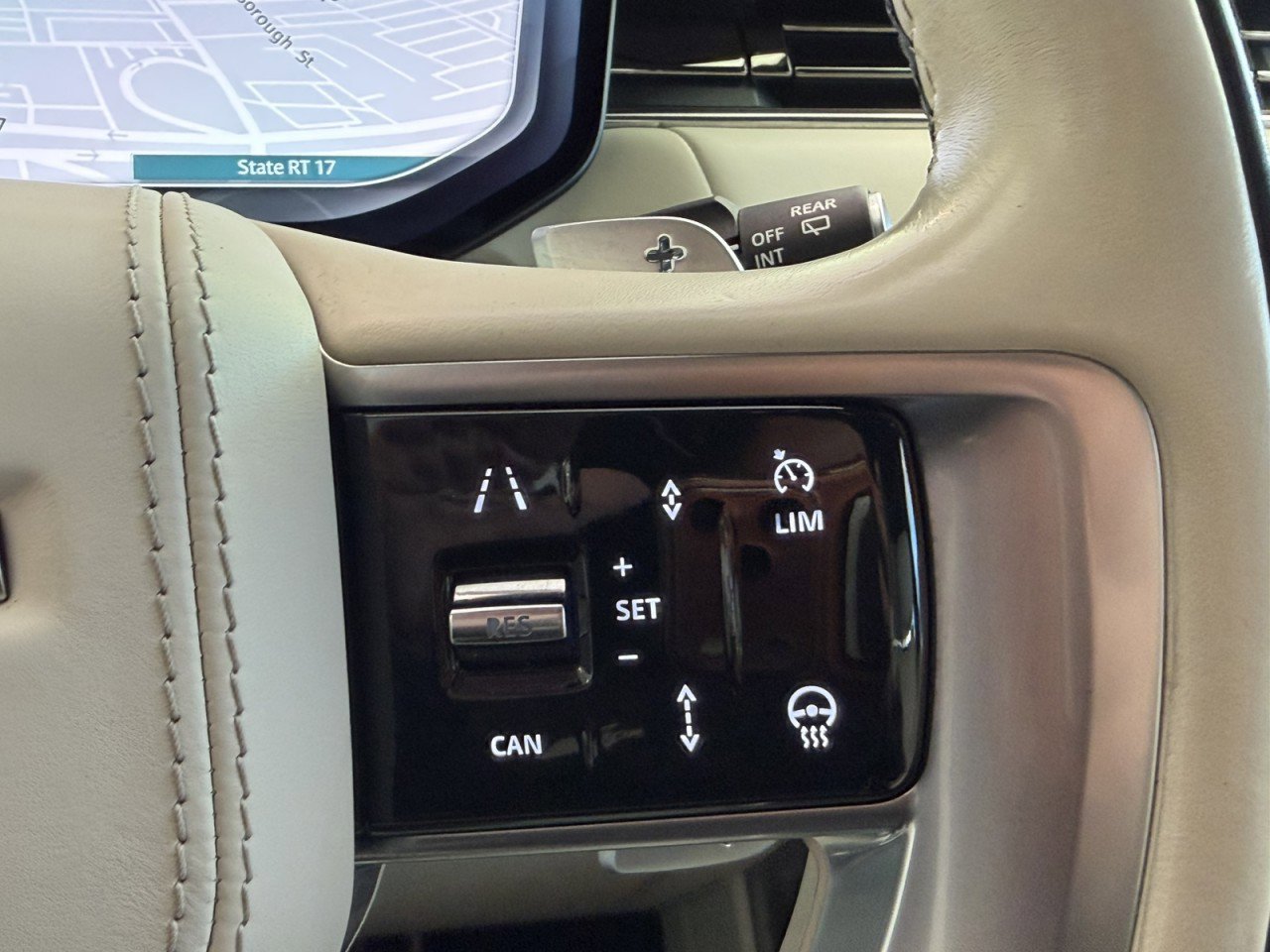 Used 2023 Land Rover Range Rover SE AWD/4WD image 10