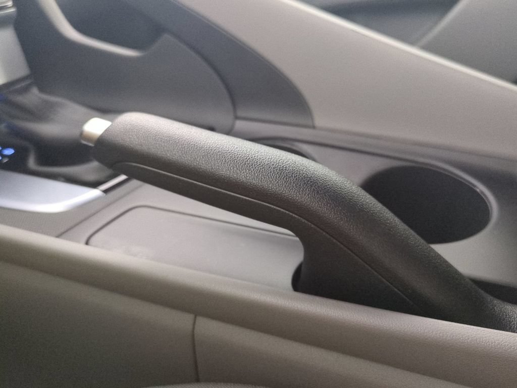 Used 2025 Hyundai Elantra SE FWD image 26