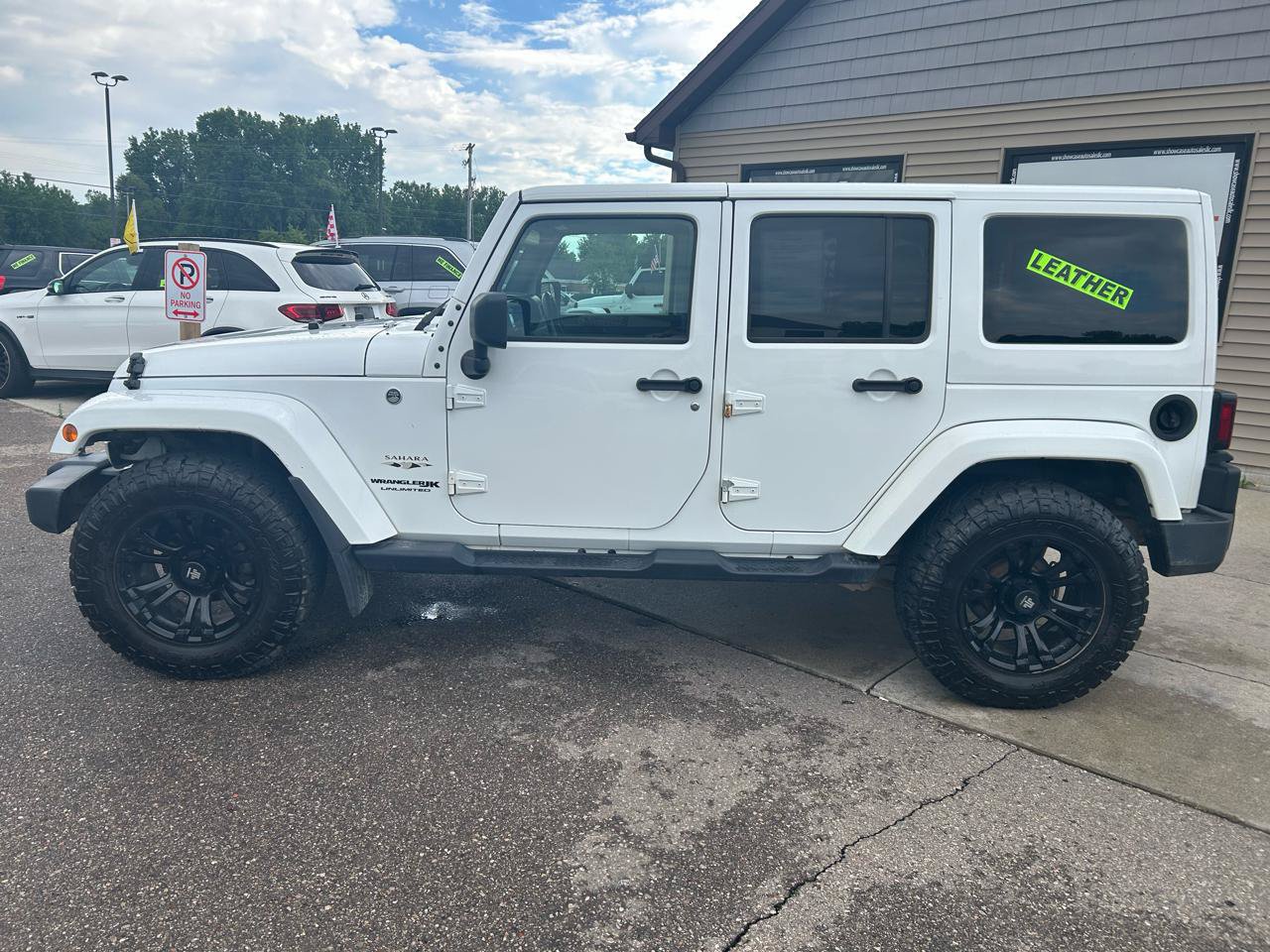 Used 2018 Jeep Wrangler Unlimited Sahara w/ Dual Top Group AWD/4WD image 8