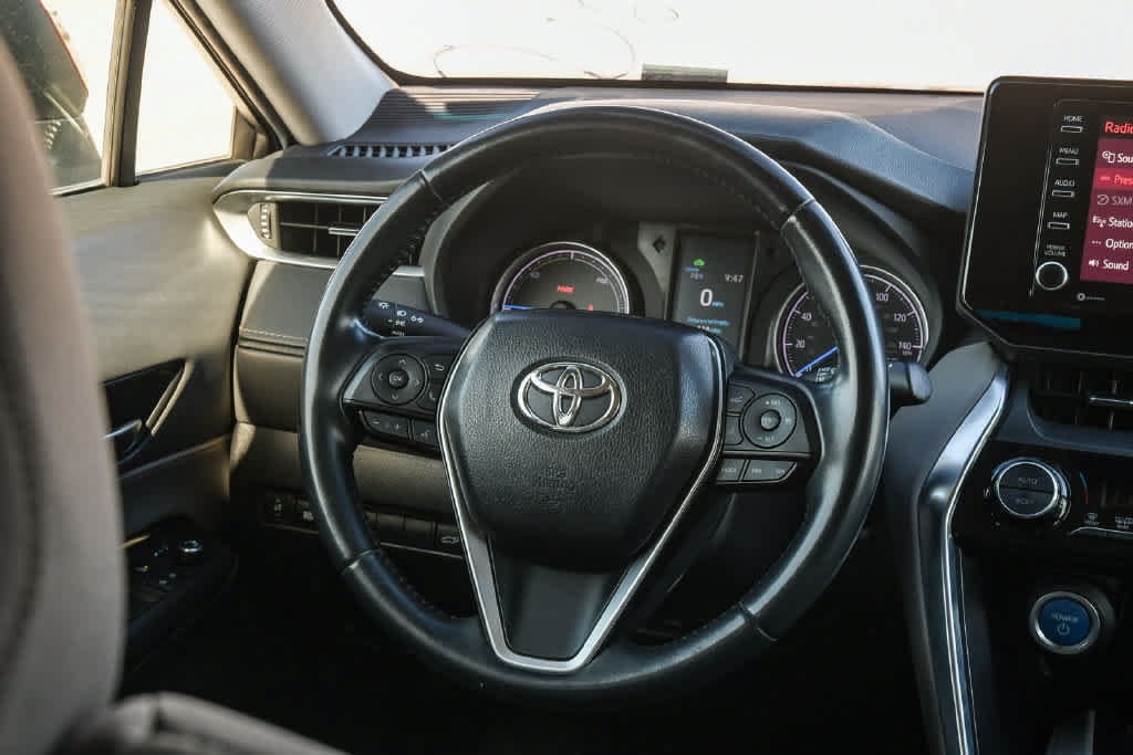 Used 2021 Toyota Venza LE AWD/4WD image 13